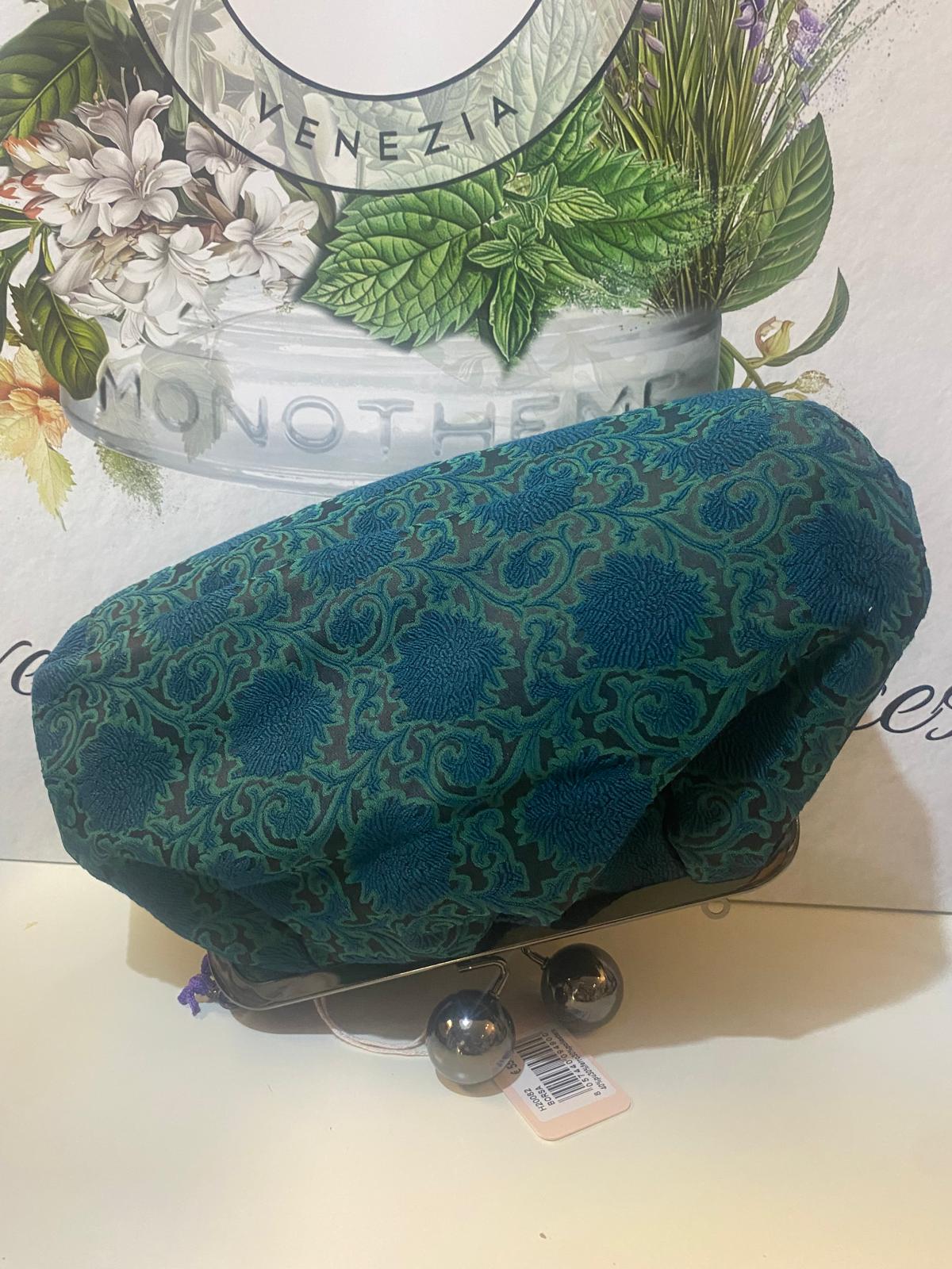Mya Pochette