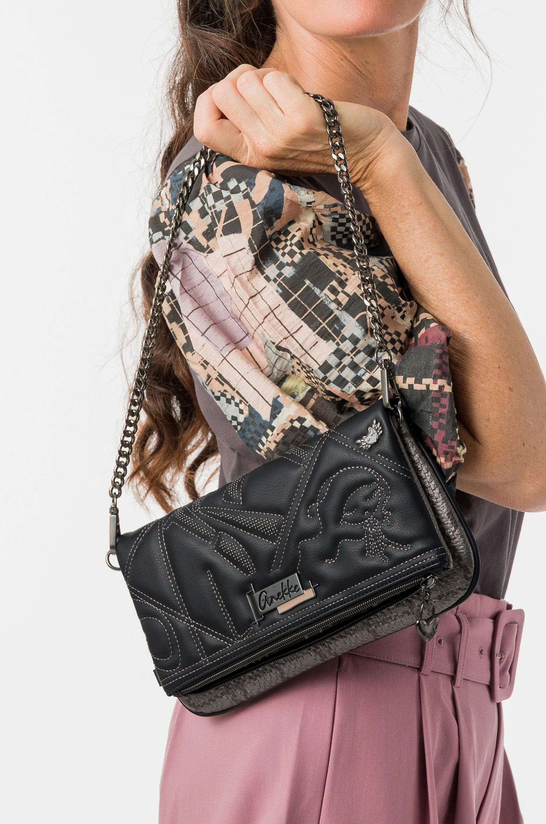 Anekke Borsa Iron