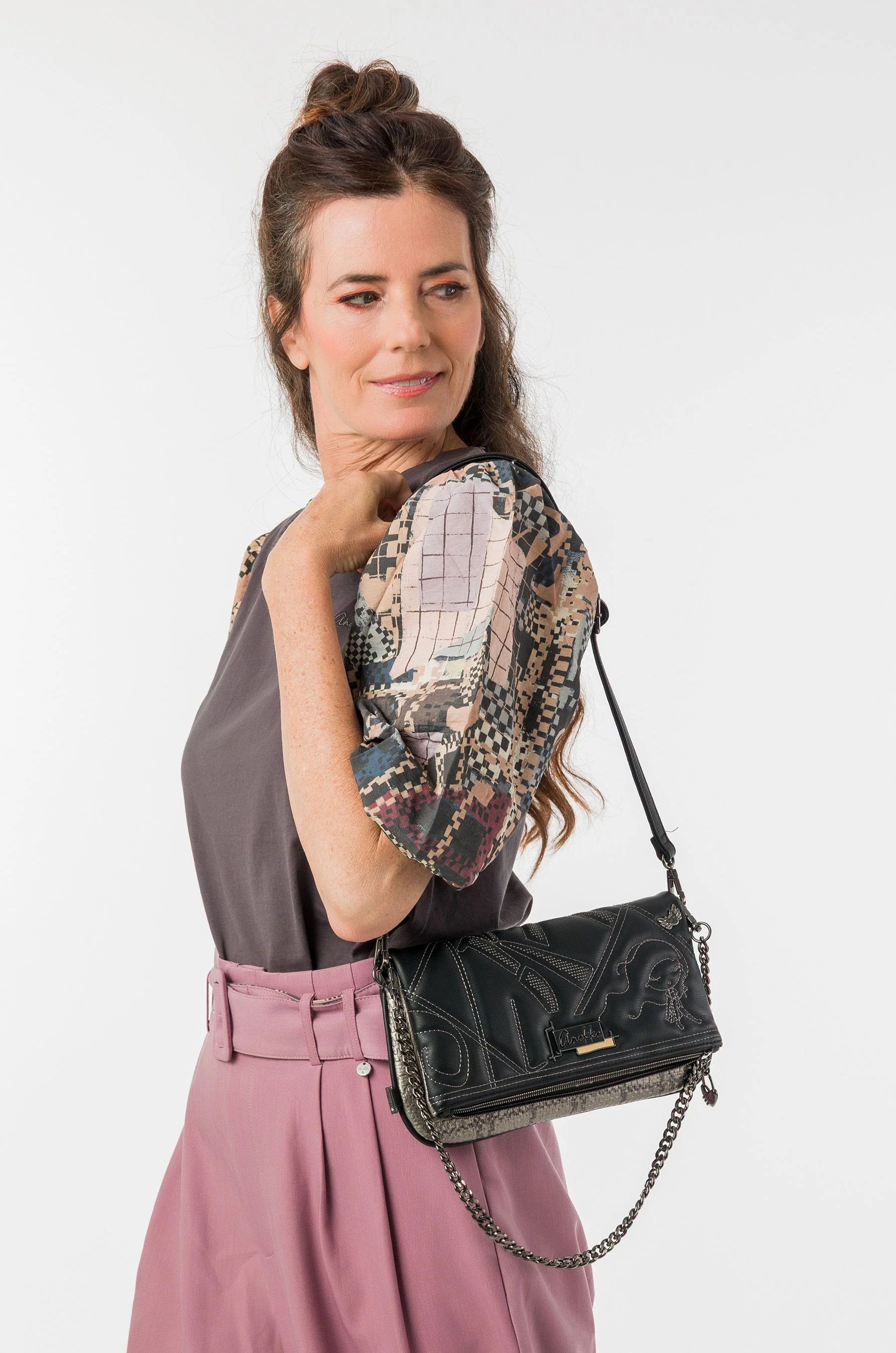Anekke Borsa Iron
