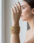 La Griffe Bracciale 231/26 mano verso viso