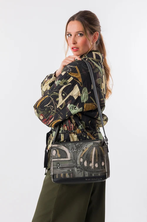 Anekke Borsa Iron